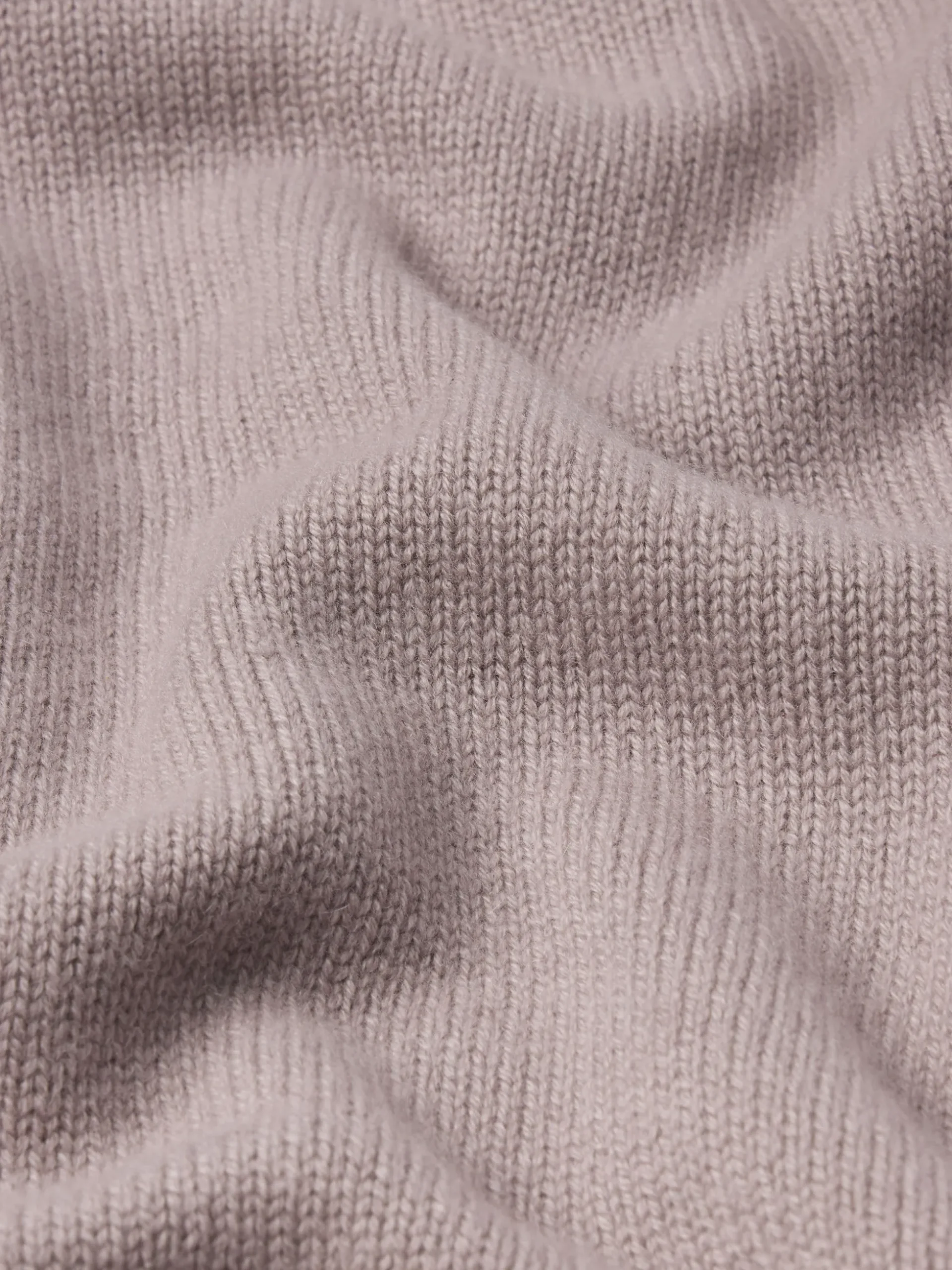 Cashmere Crewneck Sweater in Soft Lavender