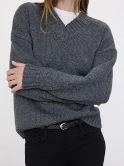 Chunky V-Neck Sweater in Charcoal Heather
