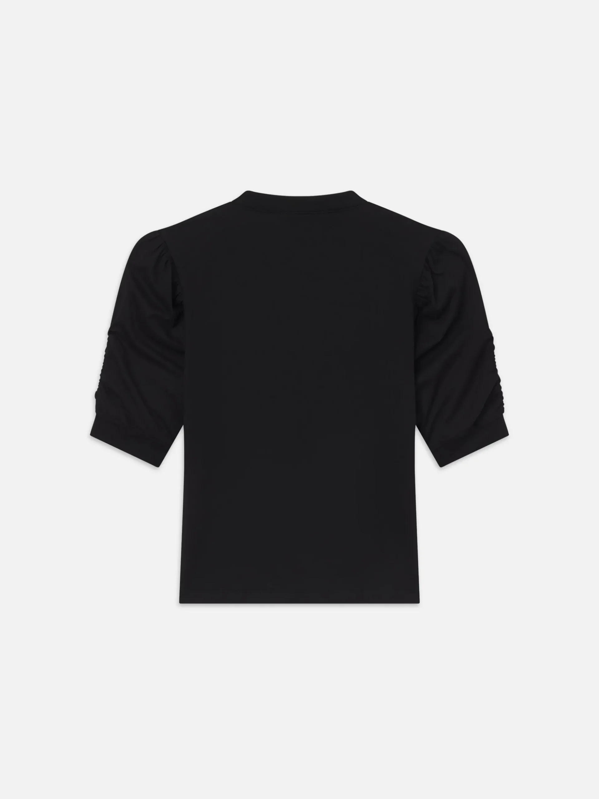 Frankie Tee in Noir