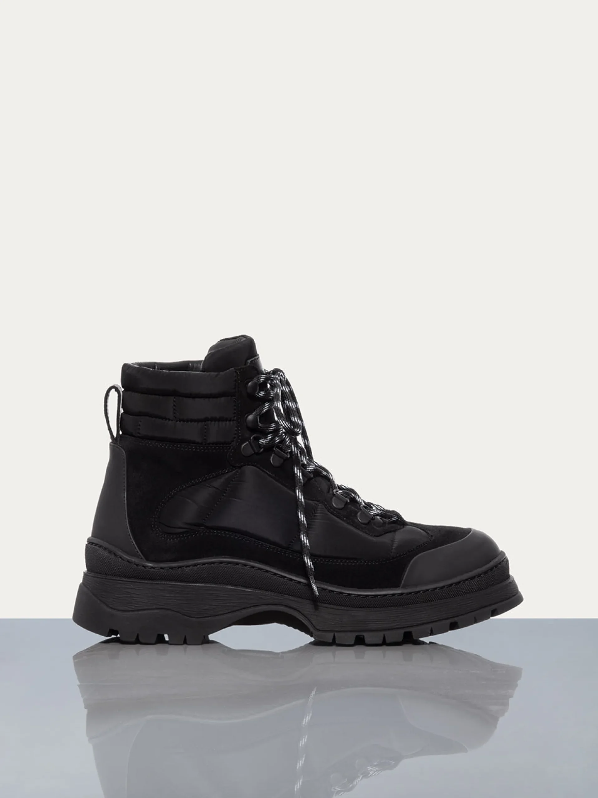 Hiking Lug Sole Boot in Noir