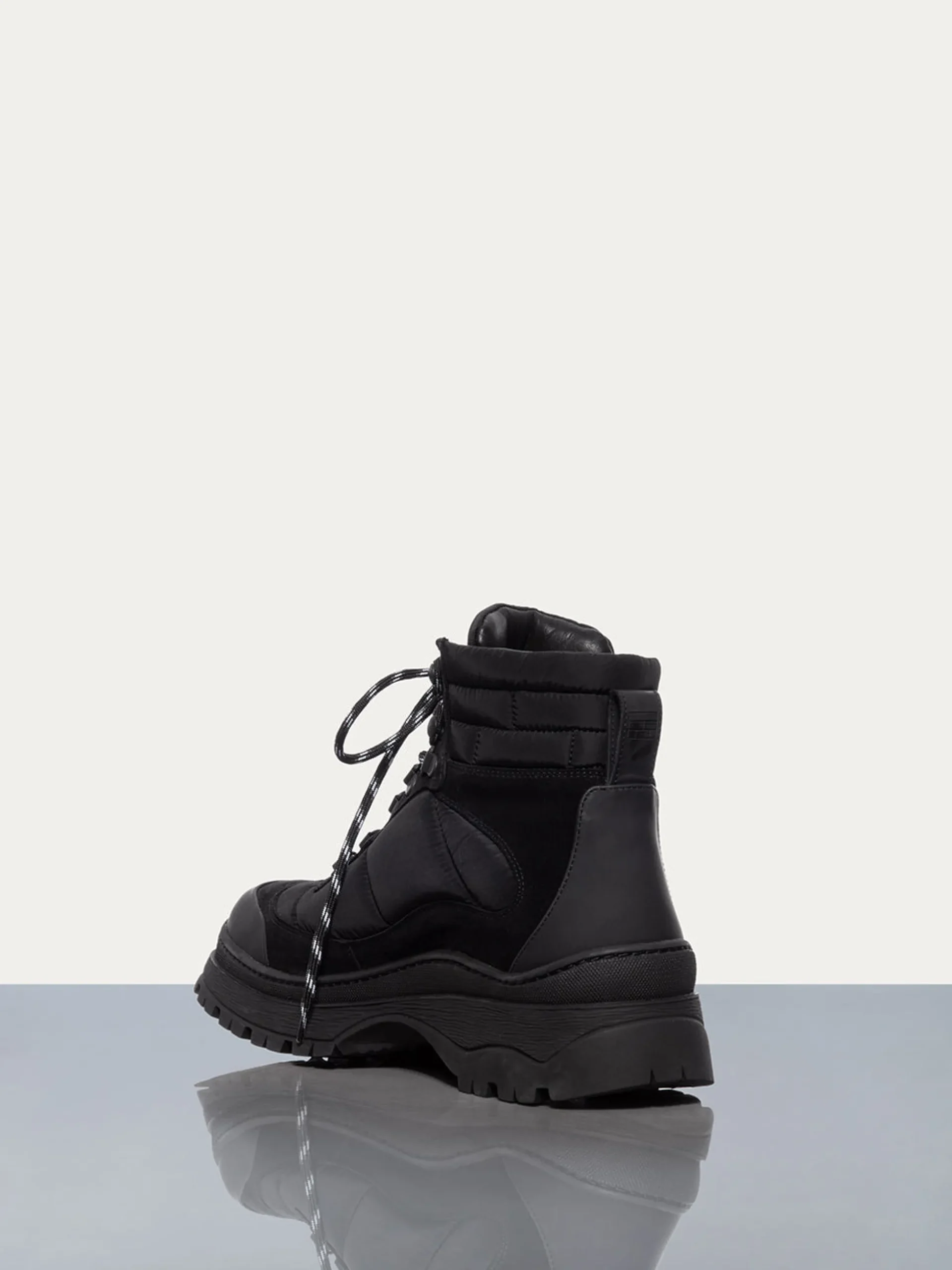 Hiking Lug Sole Boot in Noir