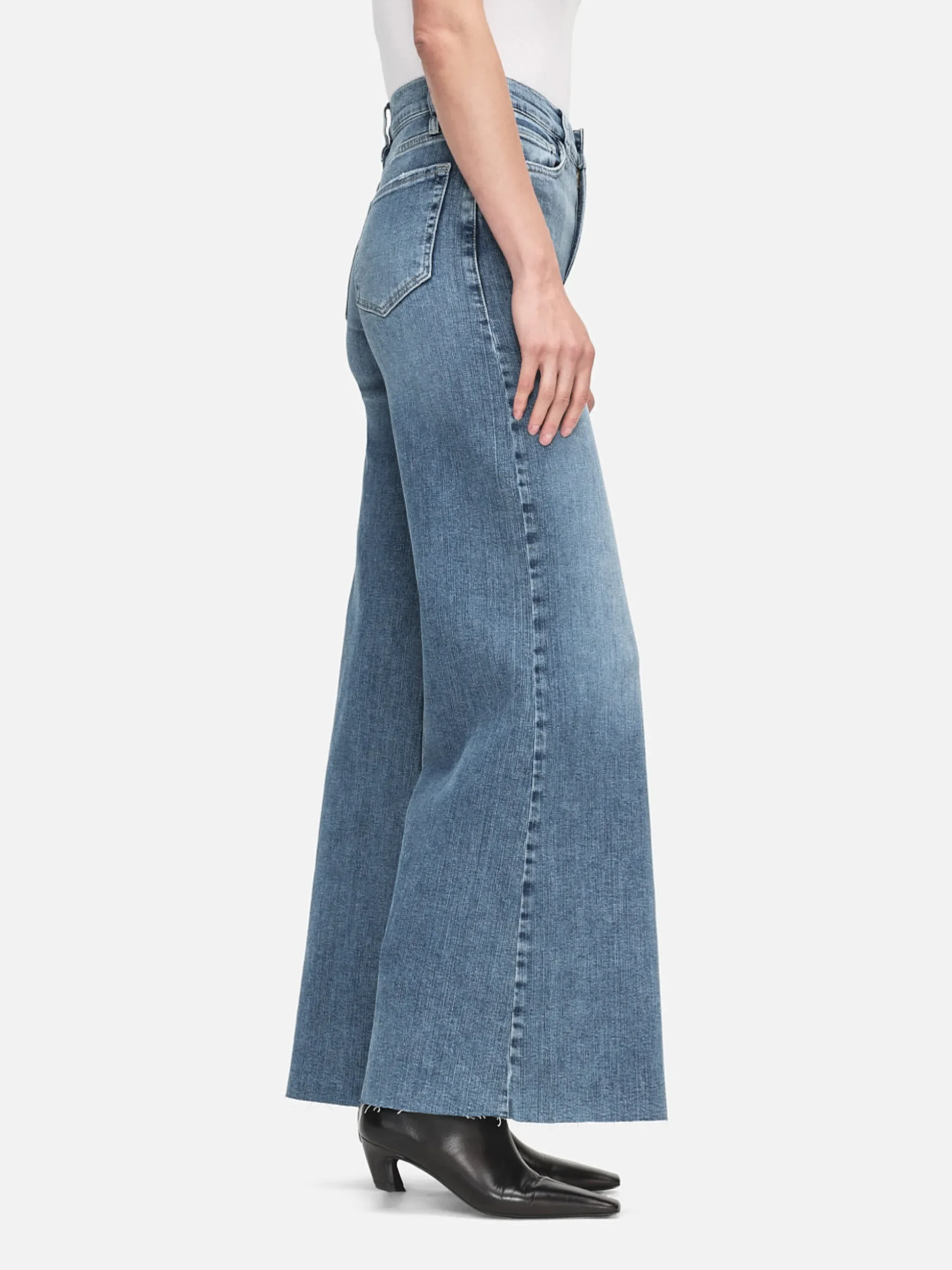 Le Palazzo Crop in Daphne Blue