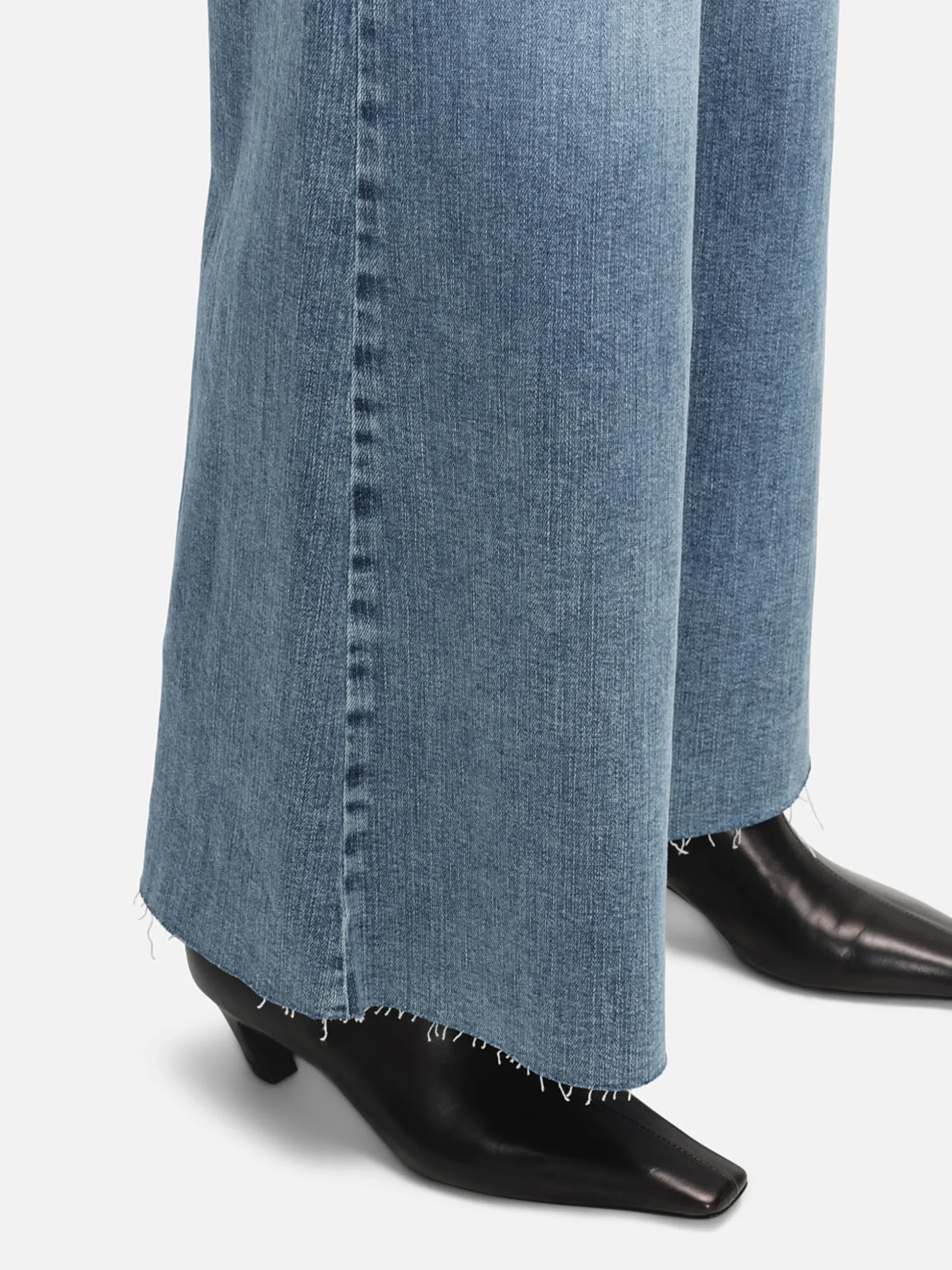 Le Palazzo Crop in Daphne Blue