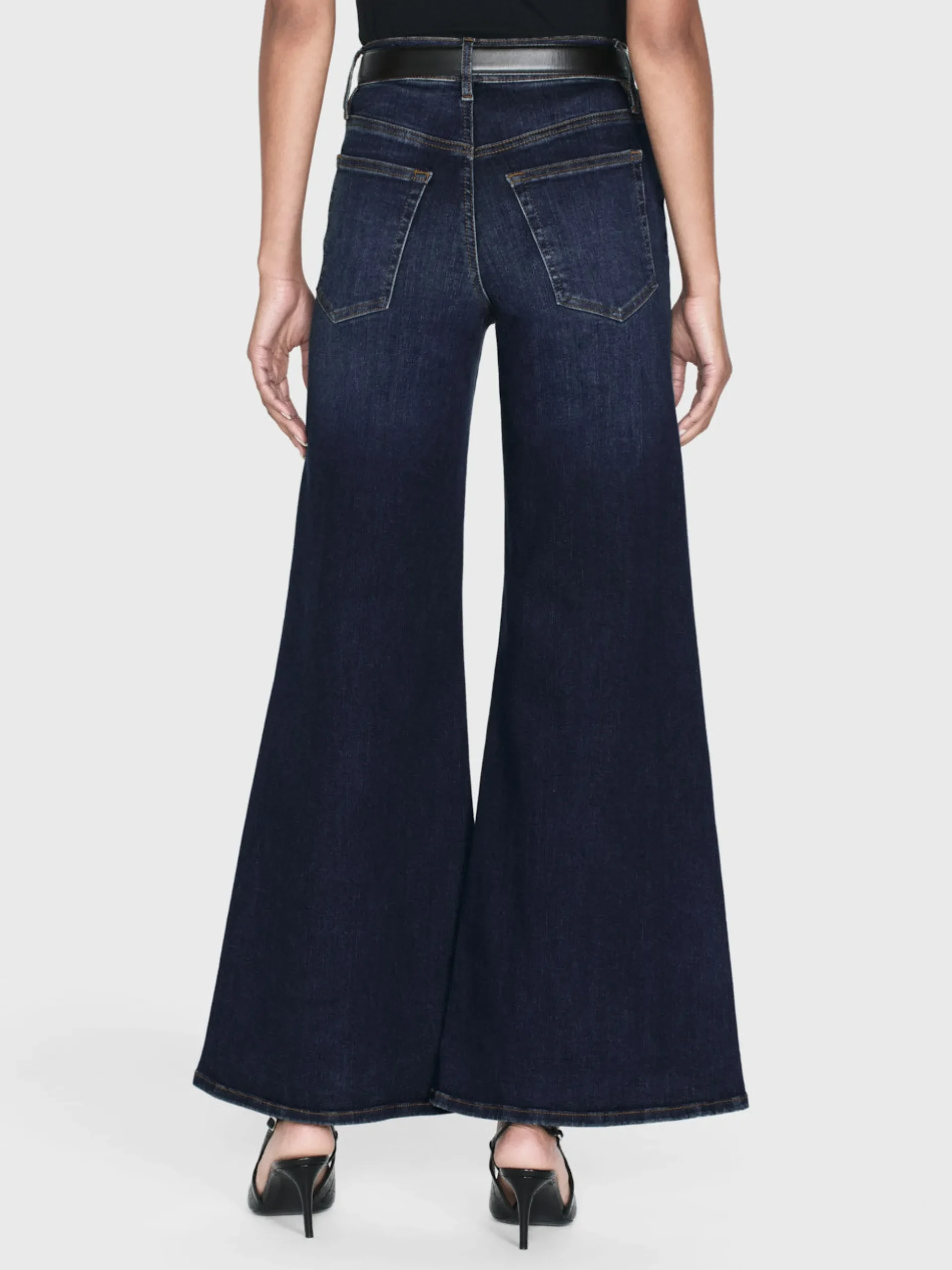 Le Palazzo Crop in Moonflower