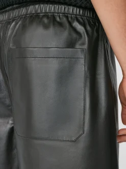 Leather Short in Noir