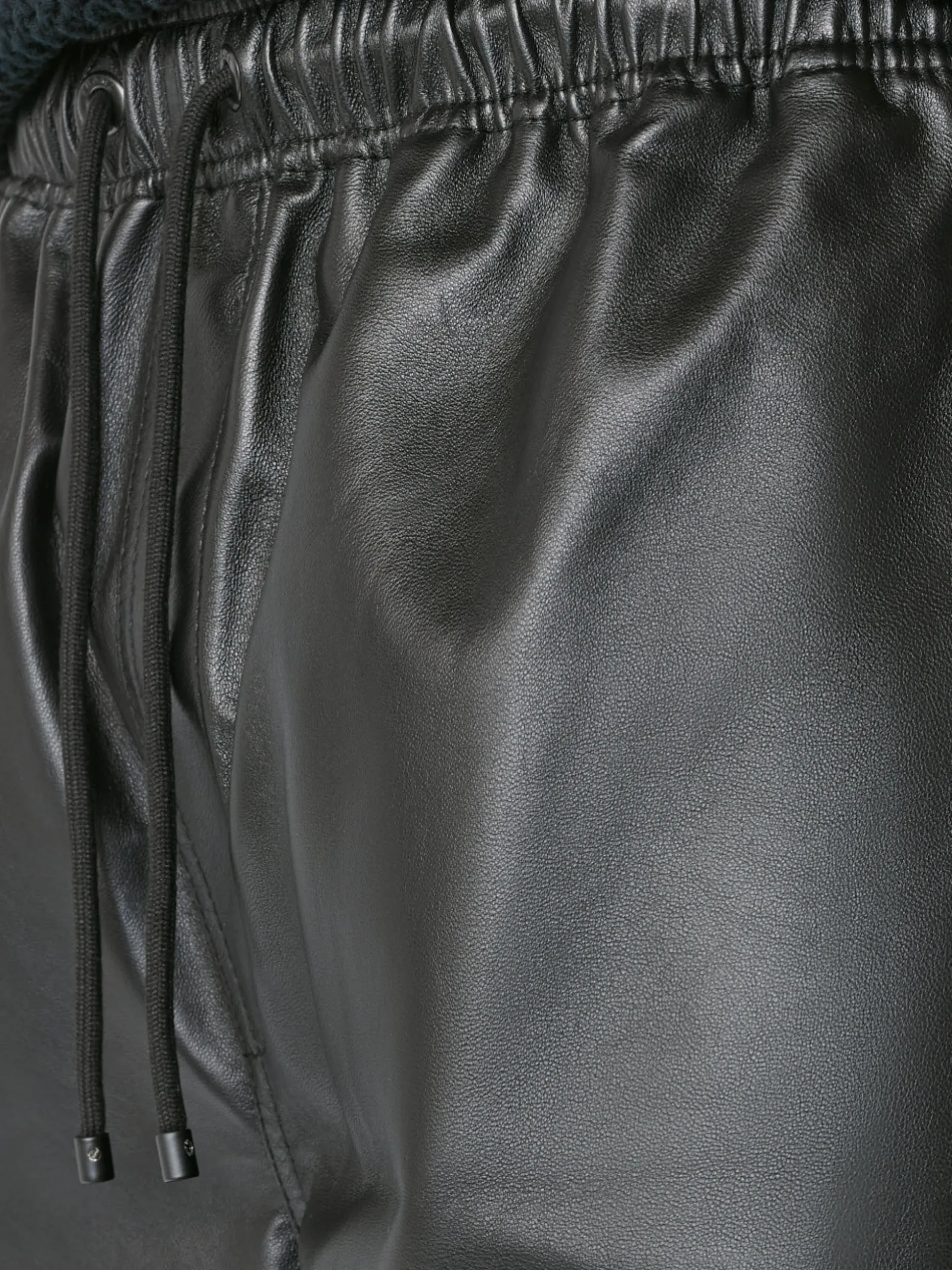 Leather Short in Noir