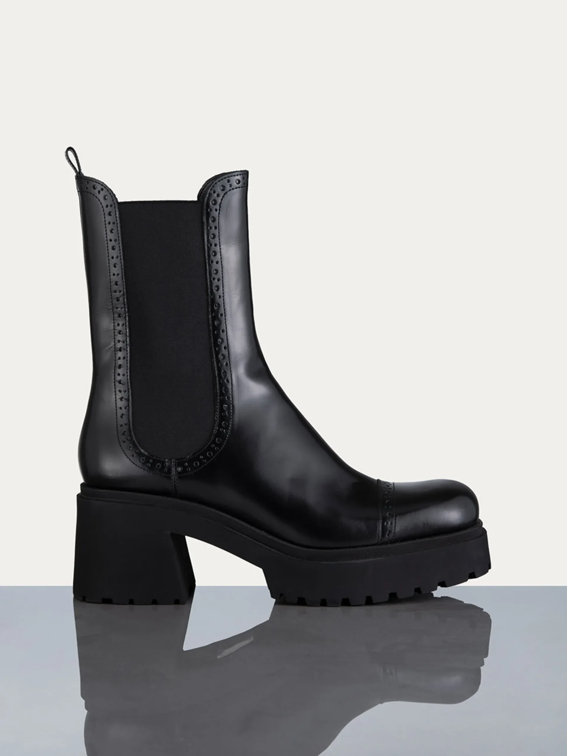 Lumi Lug Boot in Noir