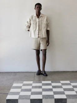 Patch Traveler Short in Dark Beige