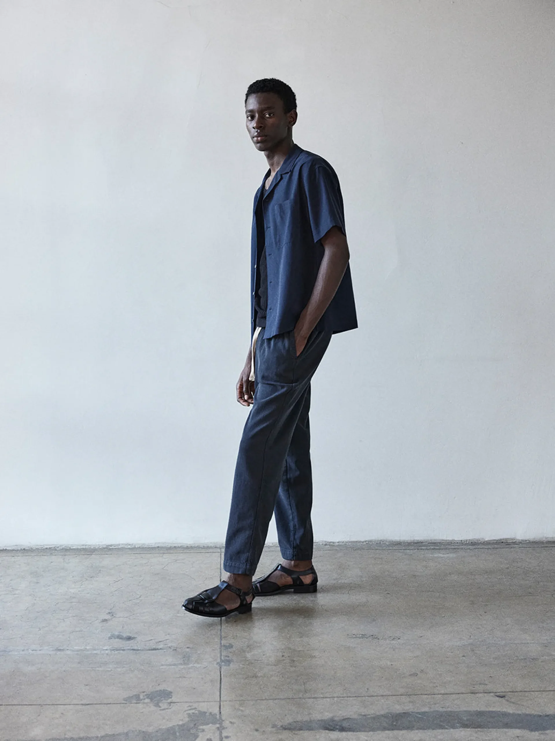 Short Sleeve Camp Collar Shirt in Dark Navy