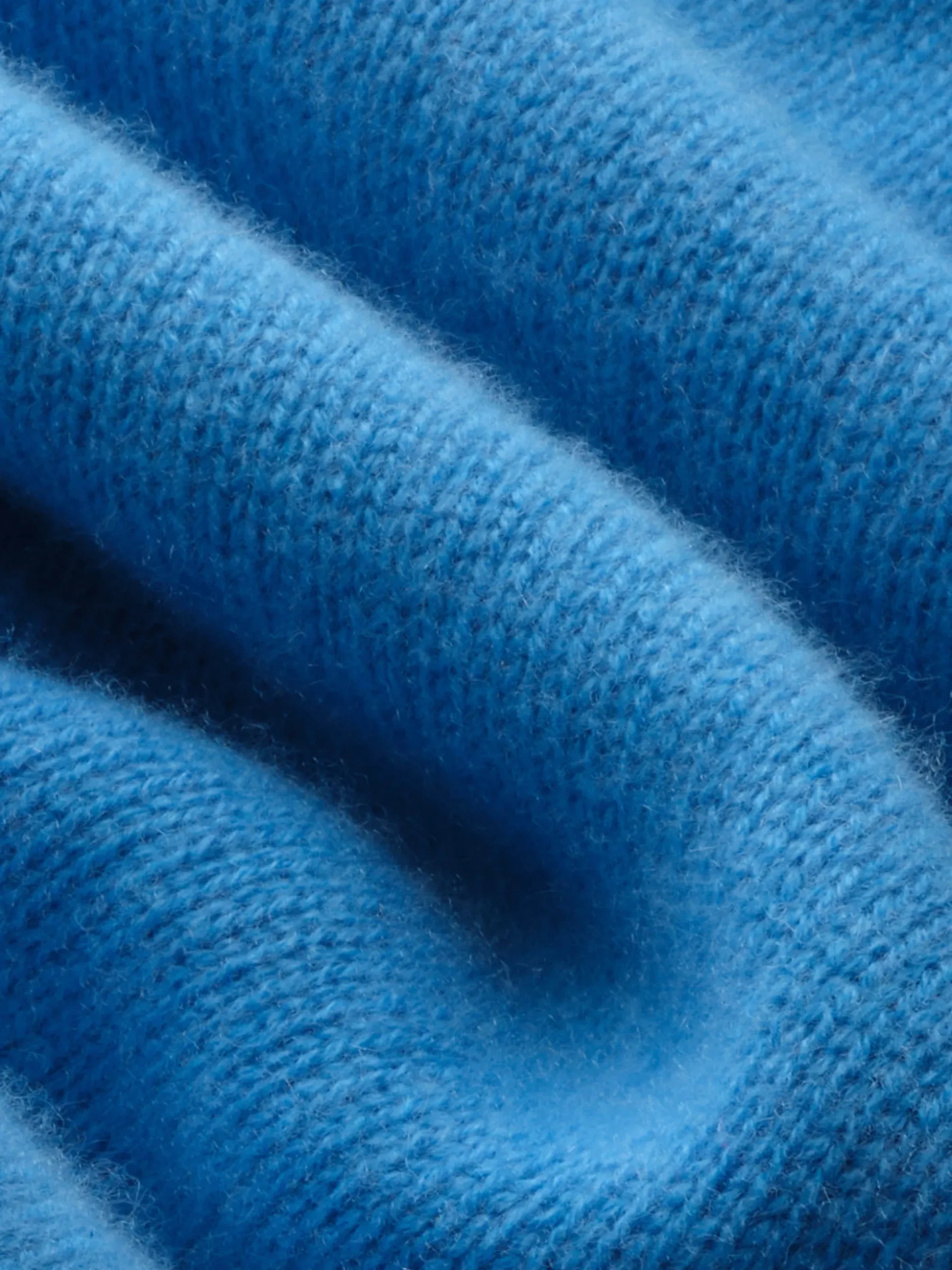 The Cashmere Crewneck Sweater in Pop Blue