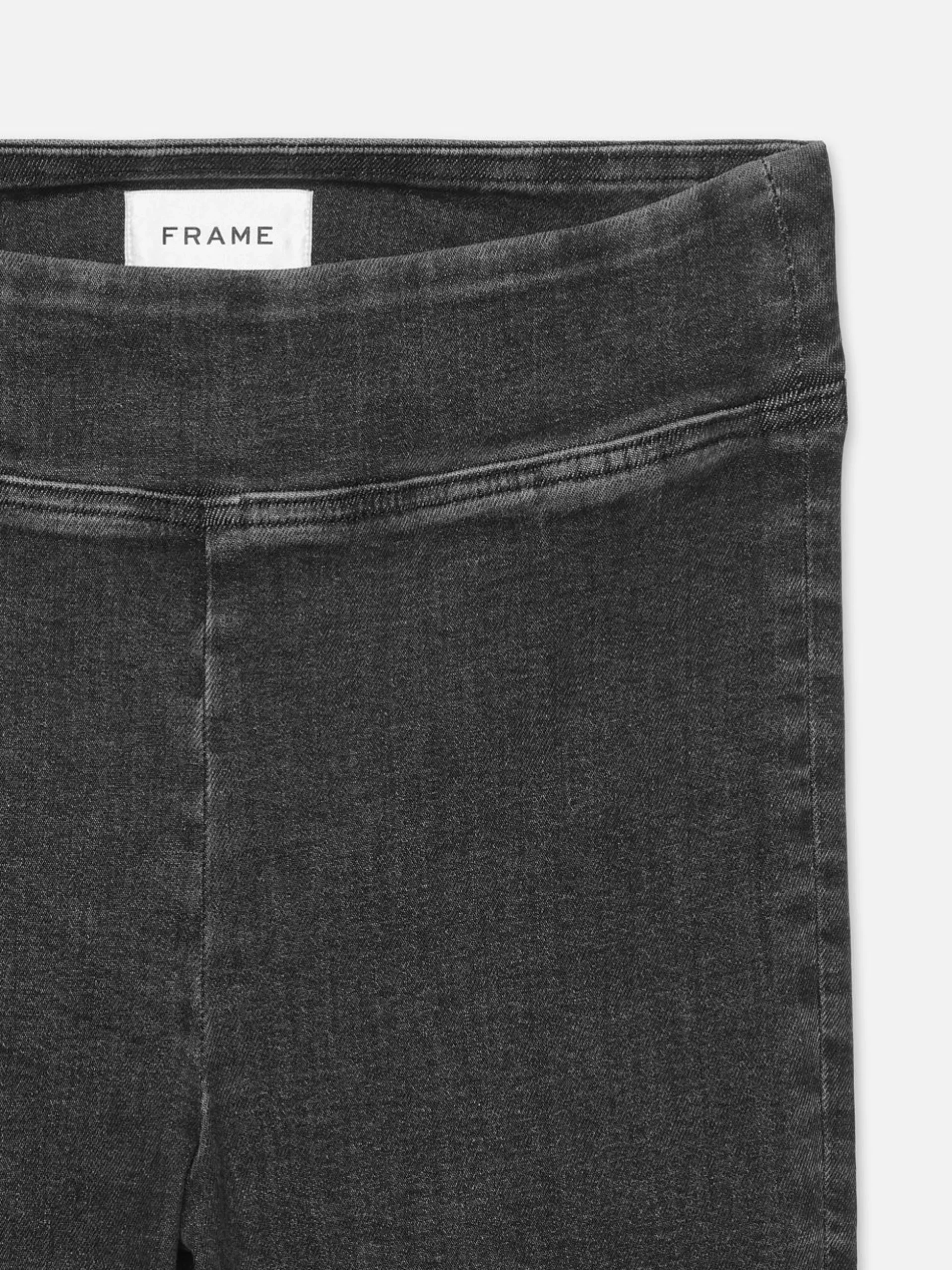 The Jetset Skinny Crop in Cyrus