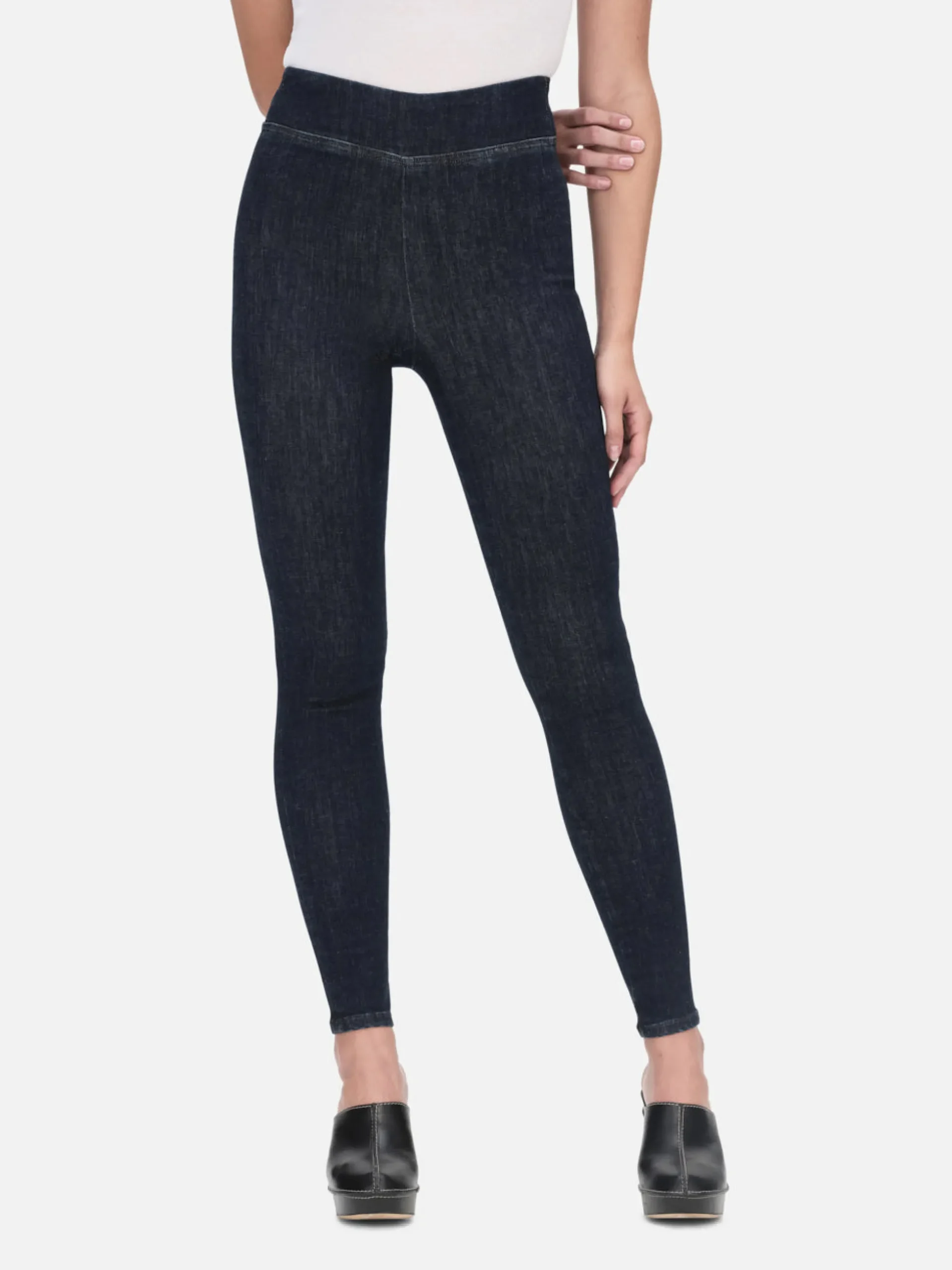 The Jetset Skinny Crop in Keller