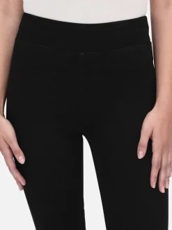 The Jetset Skinny Crop in Sheen Noir