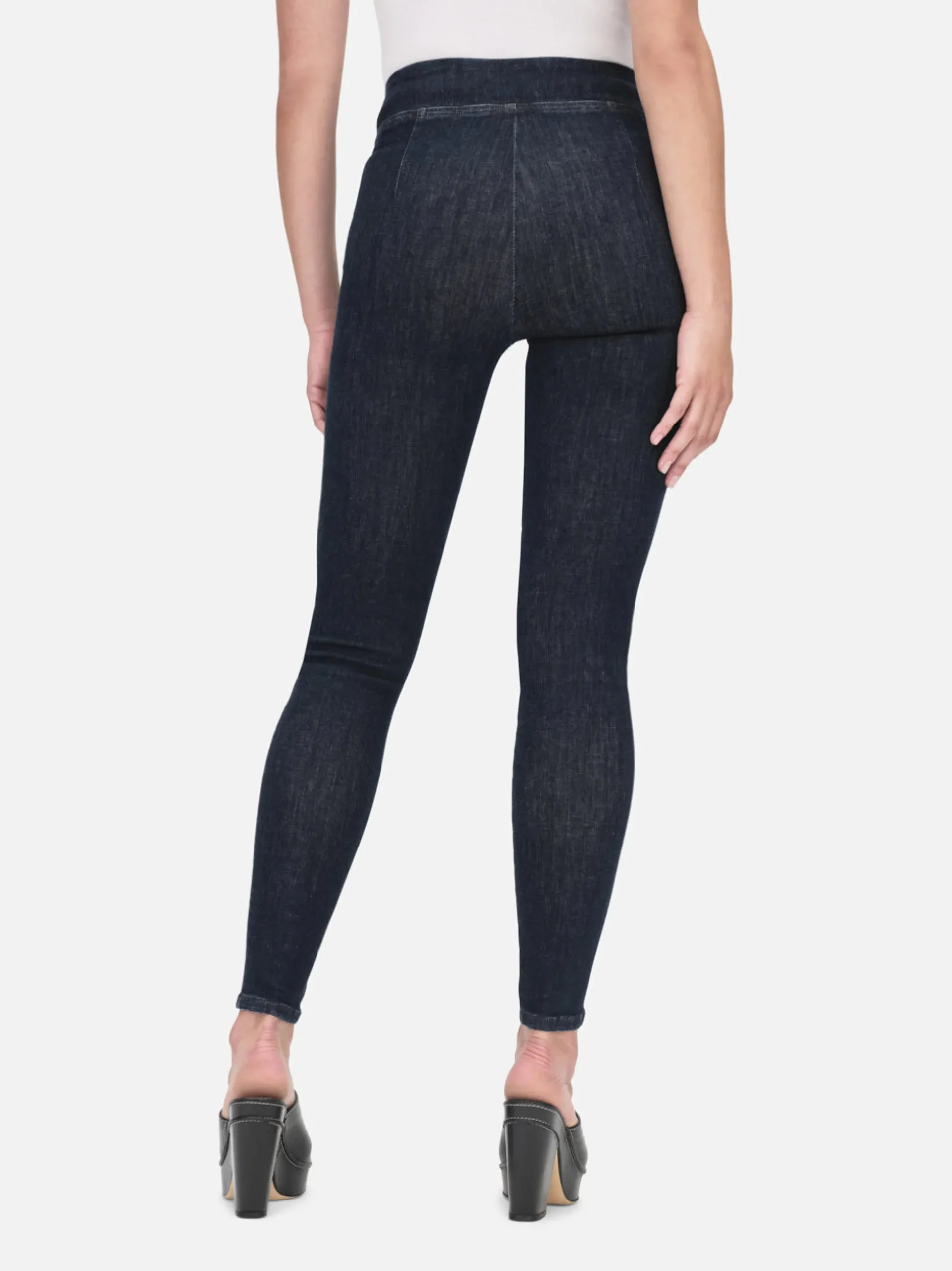 The Jetset Skinny Crop in Keller