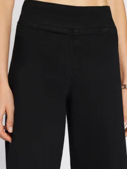 The Jetset Wide Crop in Sheen Noir