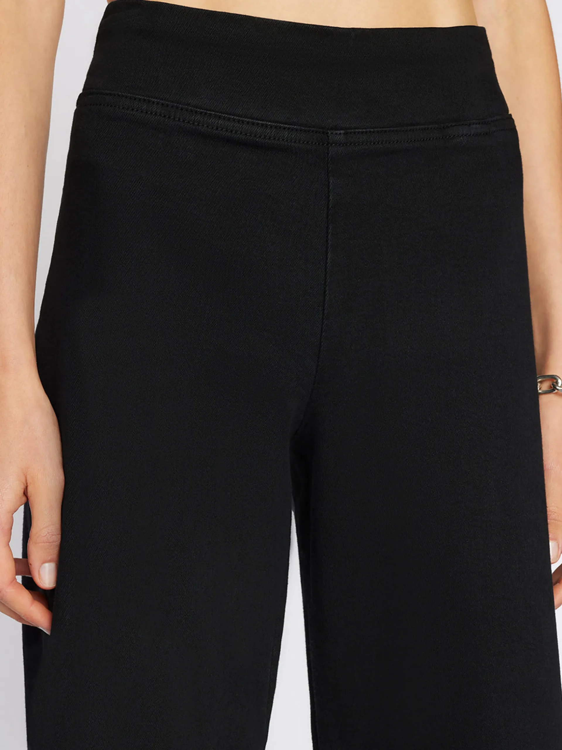 The Jetset Wide Crop in Sheen Noir