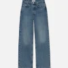 The Slouchy Straight in Divine