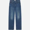 The Straight Jean in Dreamy Blue